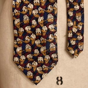The Disney Store Donald Duck Necktie AOP Classic Cartoon Faces 90s